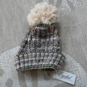 NWT Eyeful Knit Beanie